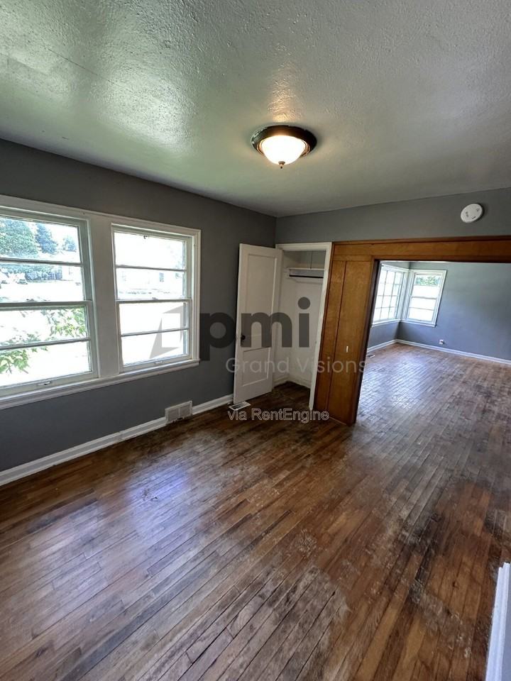 600 E Jefferson Ave - Photo 2 of 29