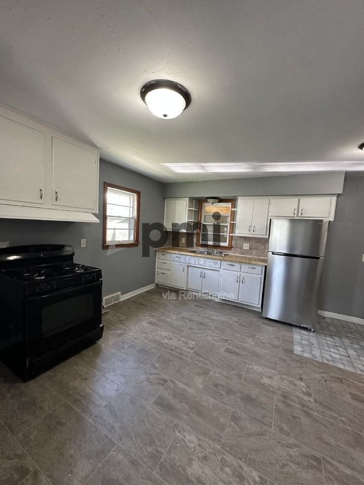 600 E Jefferson Ave - Photo 7 of 29