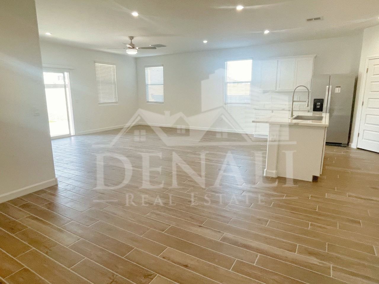2760 W Stradling Ave - Photo 4 of 39