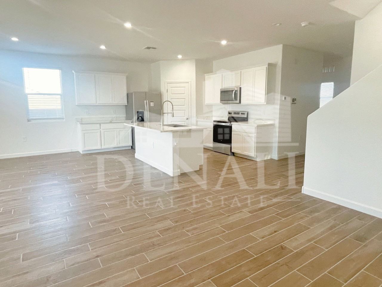2760 W Stradling Ave - Photo 5 of 39
