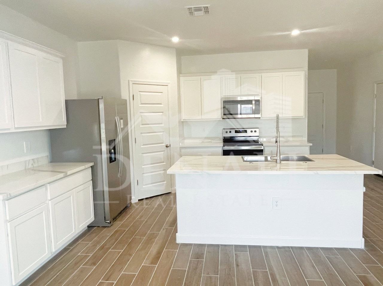 2760 W Stradling Ave - Photo 6 of 39