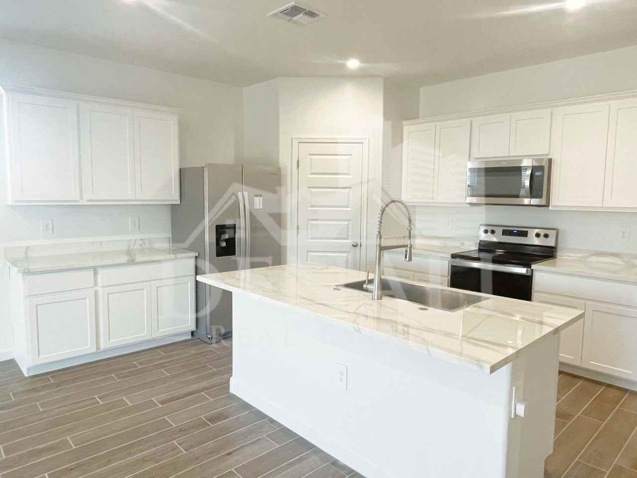 2760 W Stradling Ave - Photo 7 of 39