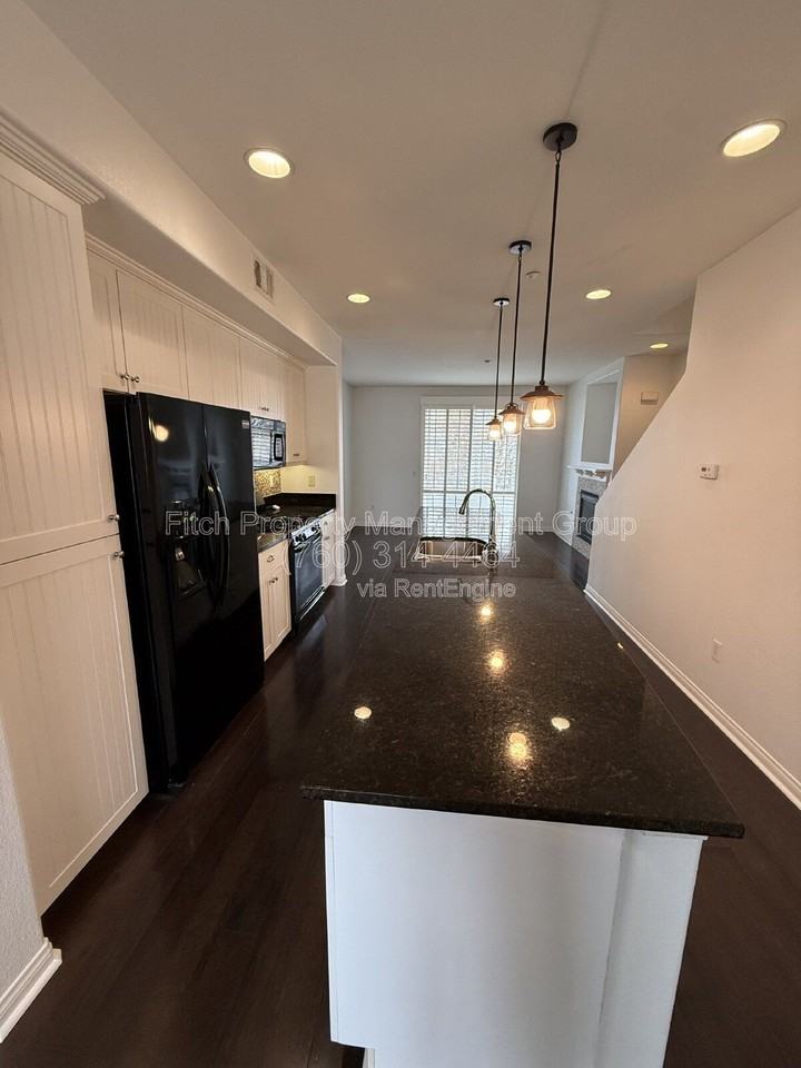815 Harbor Cliff Way #244 - Photo 7 of 29