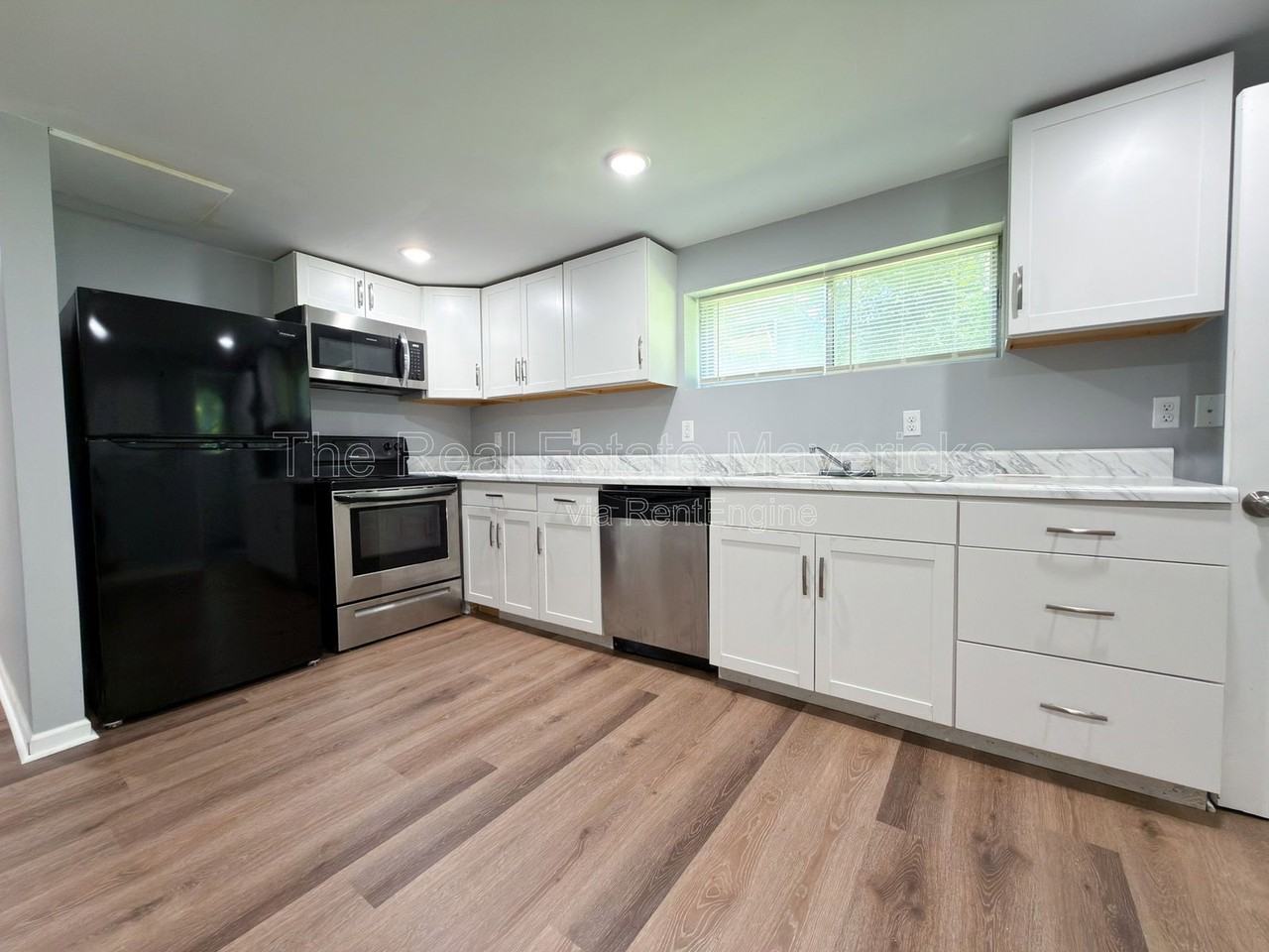 409 Longview Dr #B - Photo 4 of 14