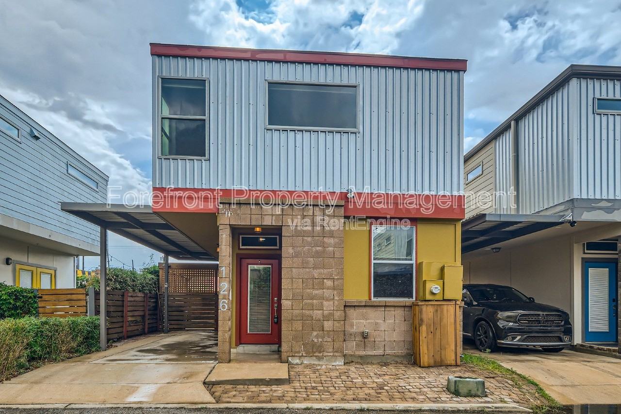 126 E Myrtle St - Photo 2 of 32