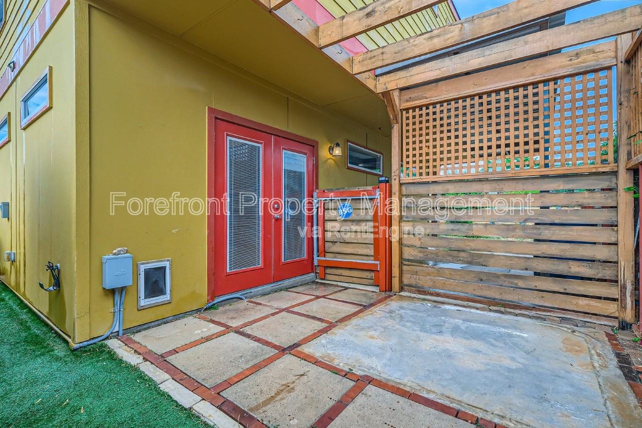 126 E Myrtle St - Photo 4 of 32