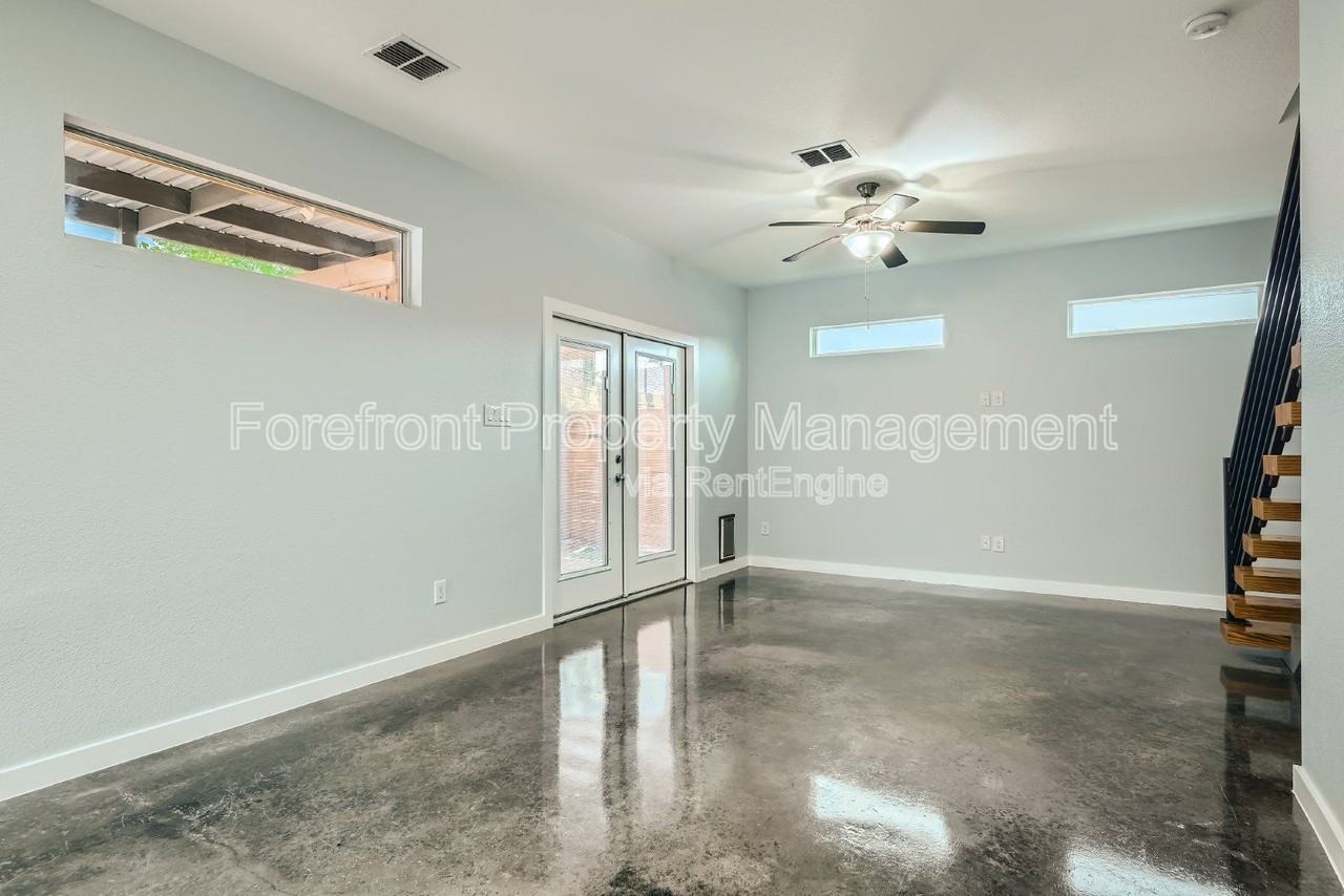 126 E Myrtle St - Photo 7 of 32