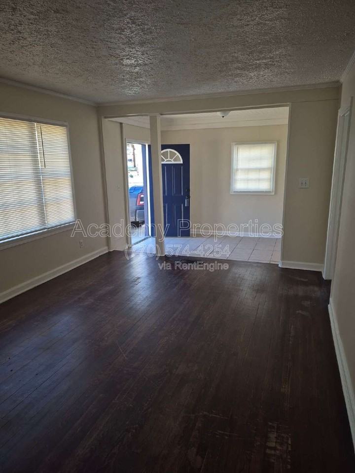 2190 Jernigan Dr Se - Photo 2 of 8