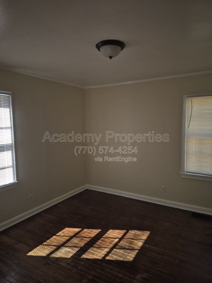 2190 Jernigan Dr Se - Photo 4 of 8