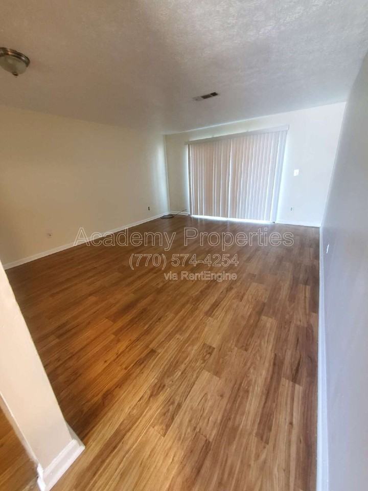 200 Sheraton Ct - Photo 2 of 11