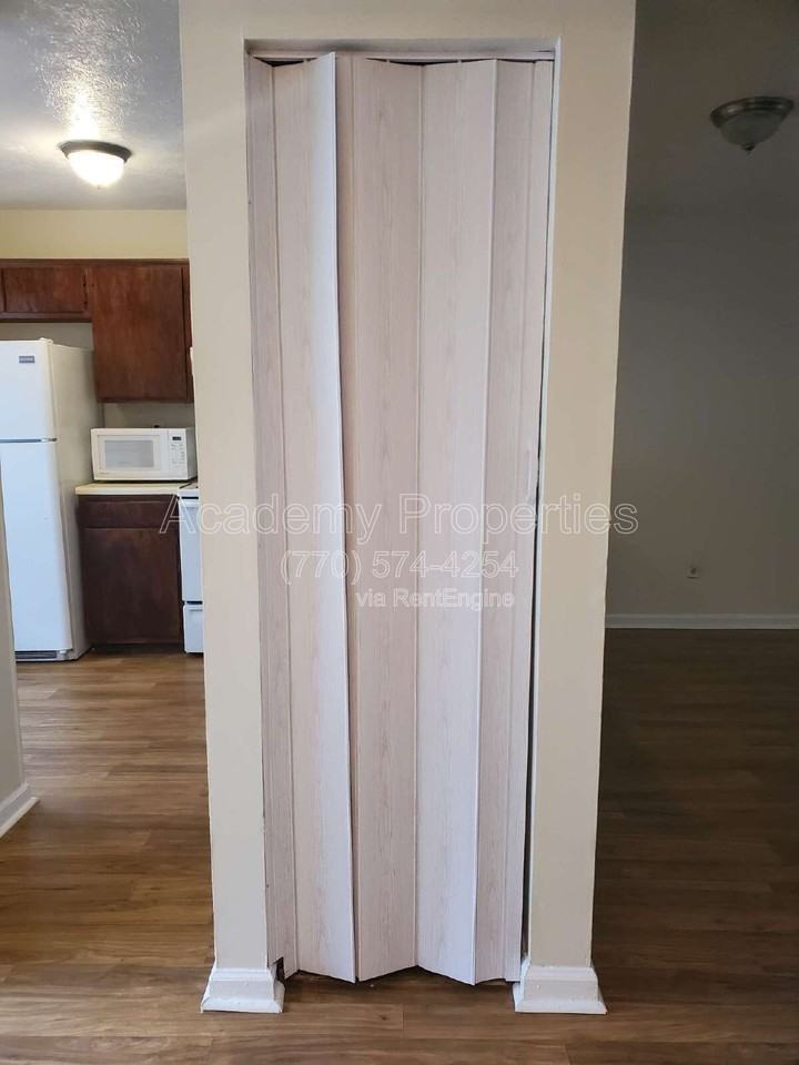 200 Sheraton Ct - Photo 4 of 11