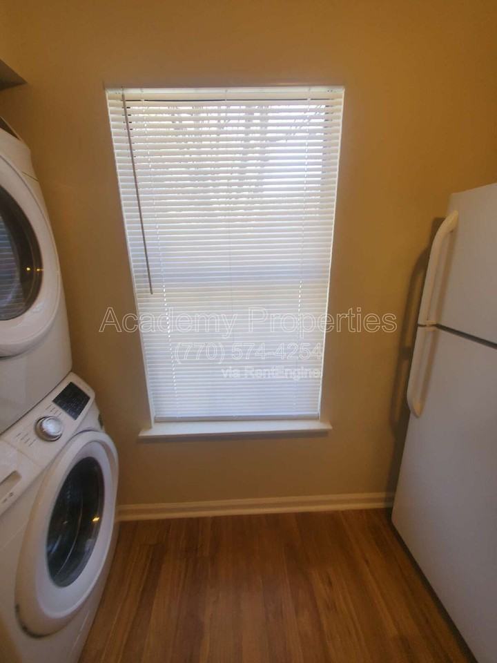 200 Sheraton Ct - Photo 5 of 11