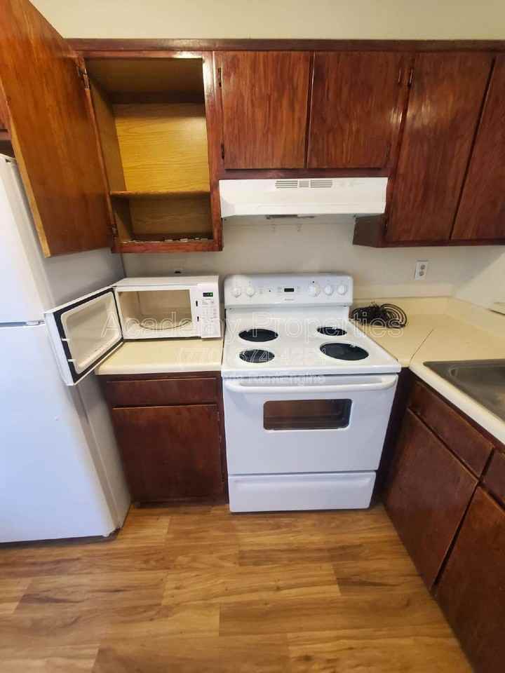 200 Sheraton Ct - Photo 6 of 11