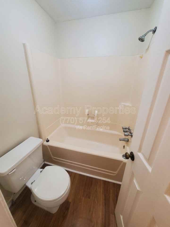 200 Sheraton Ct - Photo 7 of 11