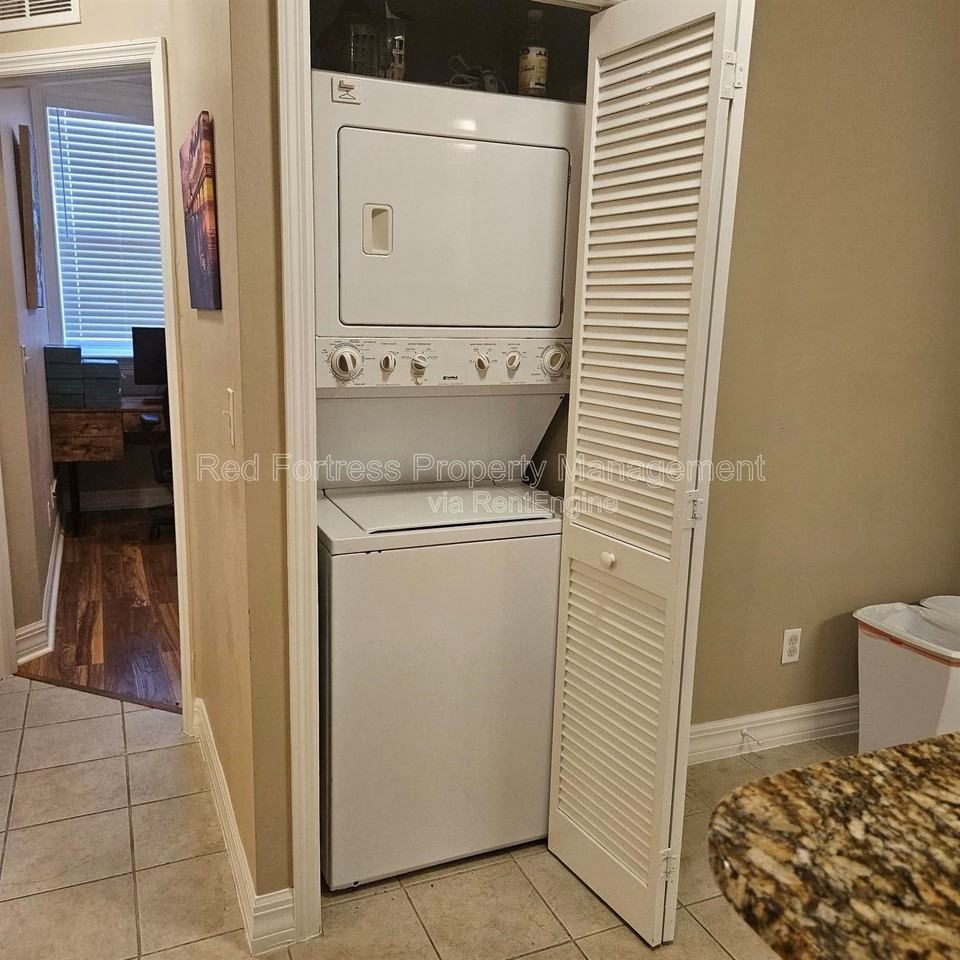 4219 Bellasol Cir #1714 - Photo 3 of 10