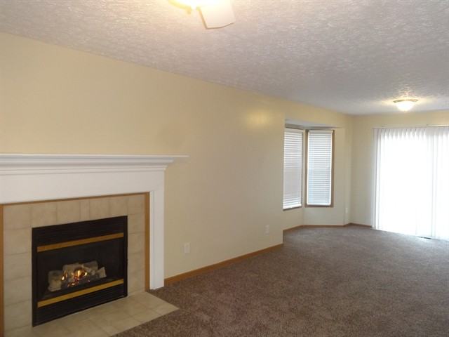 5240 Victoria St - Photo 2 of 15