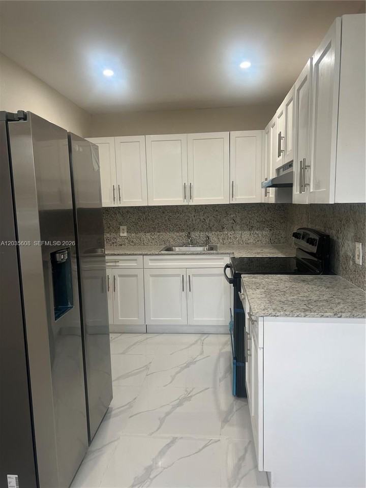 395 A St - Photo 3 of 5