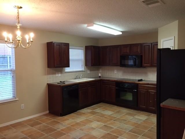 2524 Tan Oak Dr - Photo 3 of 9