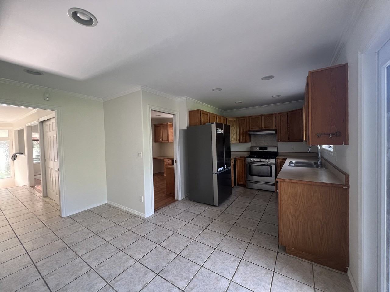 12530 222 St - Photo 7 of 32