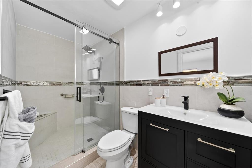 1619 Hollywood Blvd - Photo 5 of 8