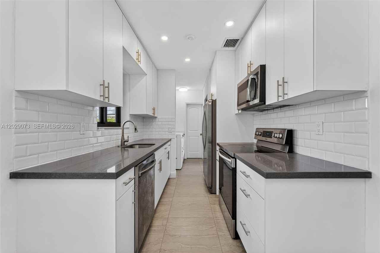 680 W 50th Pl - Photo 5 of 8