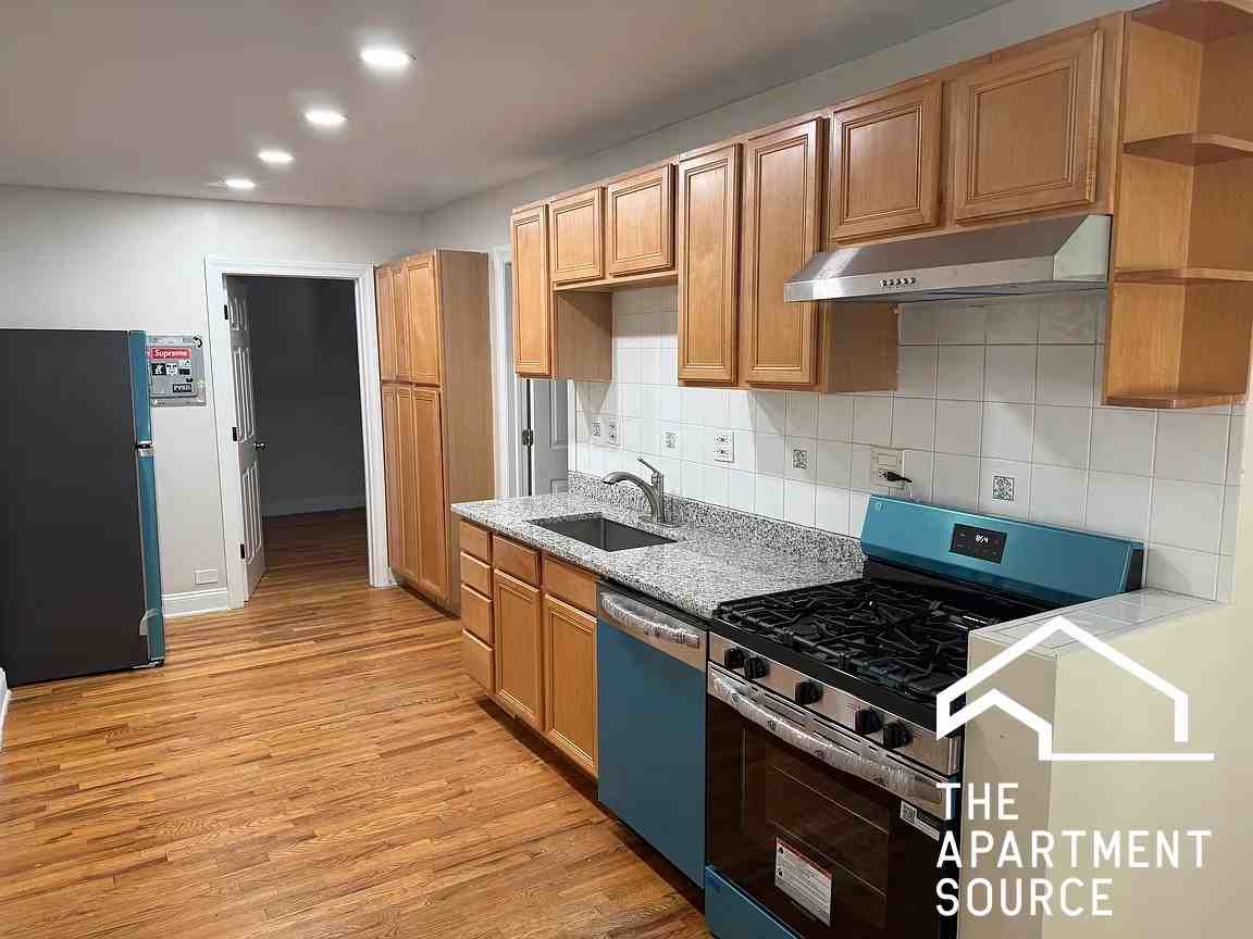1015 N La Salle Dr #1F - Photo 7 of 10