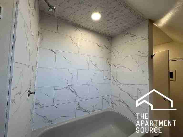 2921 N Spaulding Ave #3 - Photo 4 of 5
