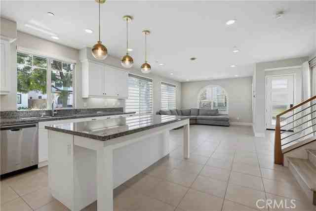 215 Carmine - Photo 3 of 4