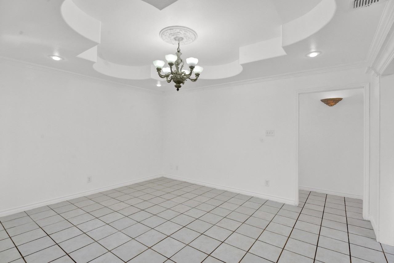 108 Lagos Ave - Photo 5 of 30