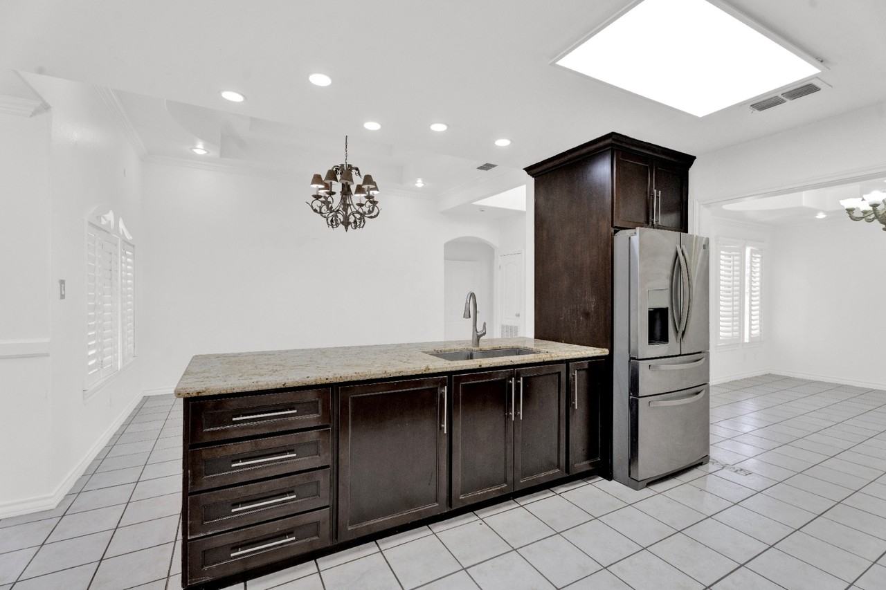 108 Lagos Ave - Photo 7 of 30