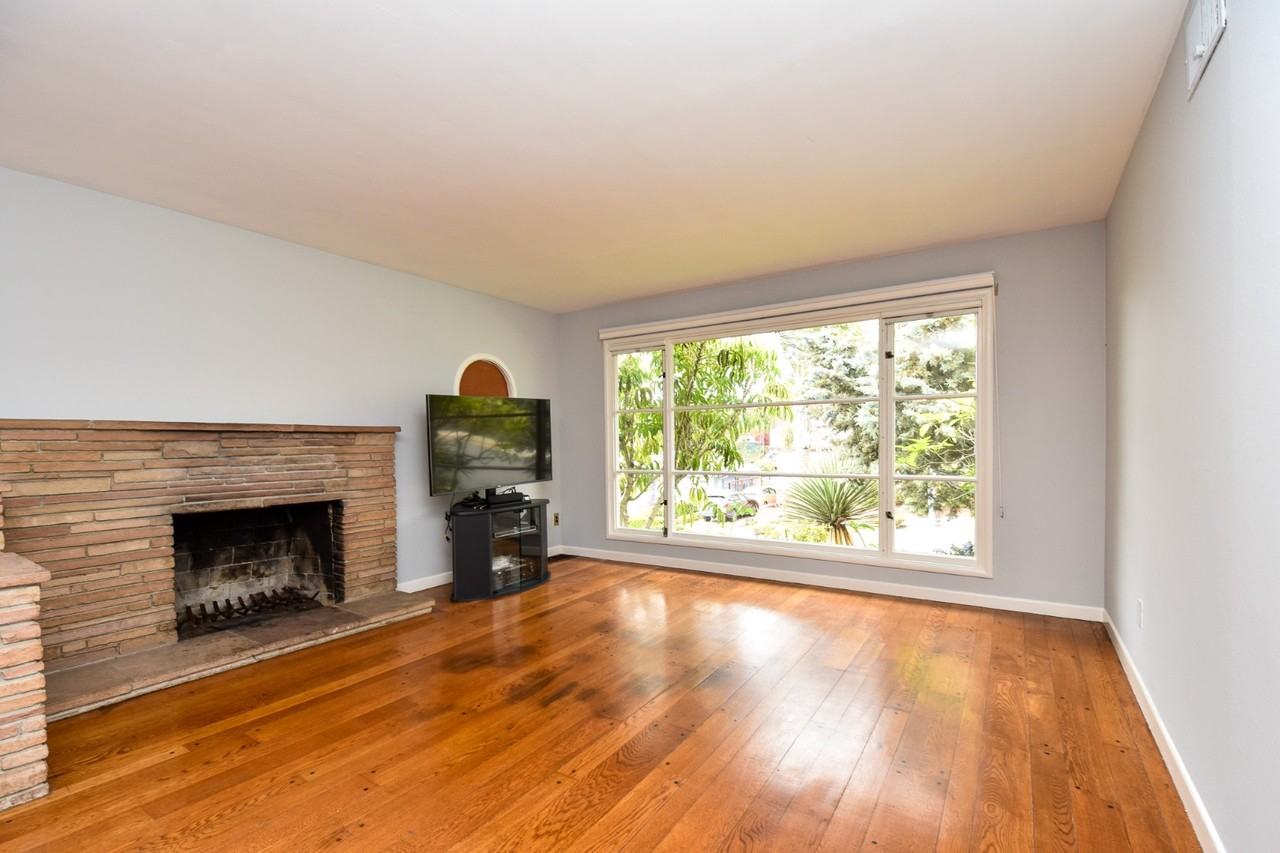 4232 Laguna Ave - Photo 4 of 20