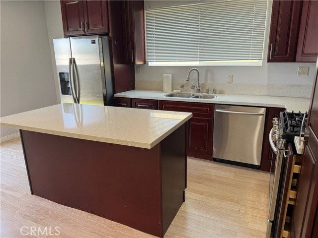 20324 Oxnard St - Photo 2 of 8