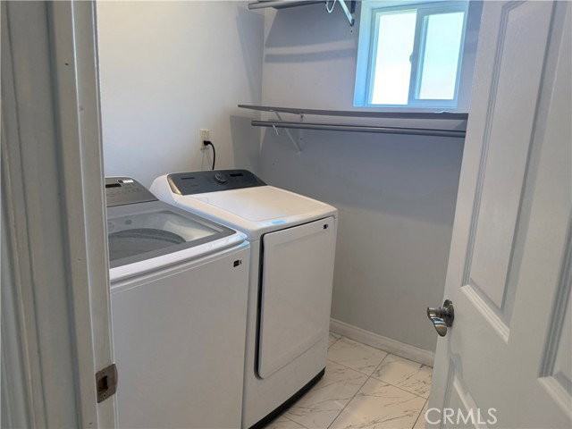 20324 Oxnard St - Photo 7 of 8