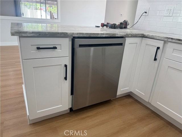 9671 Geyser Ave - Photo 4 of 8
