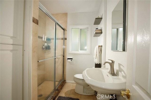 1412 N Catalina St - Photo 3 of 8