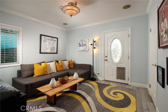 1412 N Catalina St - Photo 4 of 8