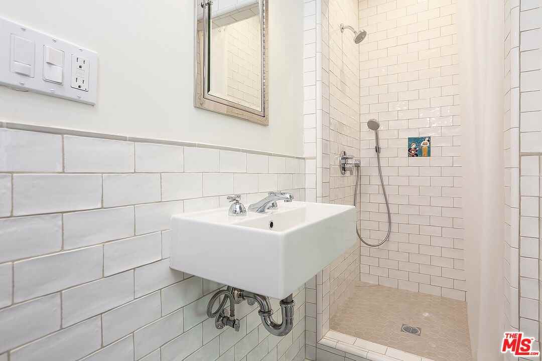 1020 10th St #A - Photo 3 of 8
