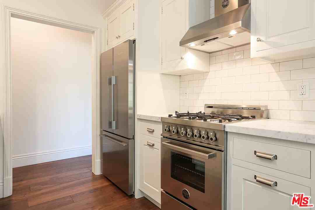 1020 10th St #A - Photo 7 of 8