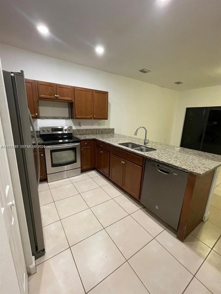24804 Sw 116th Ave - Photo 2 of 7