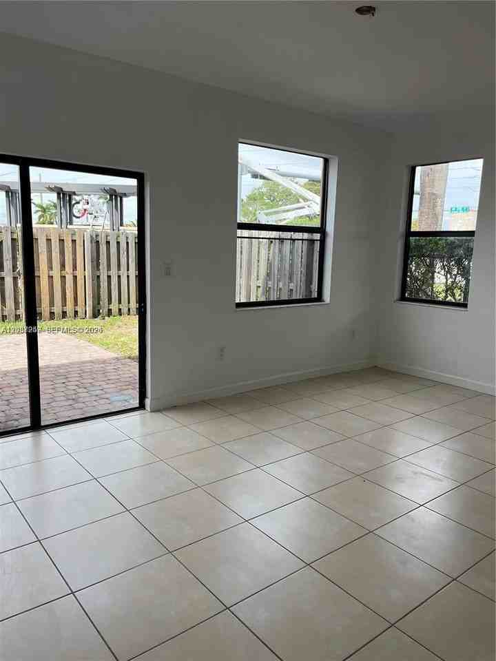 24804 Sw 116th Ave - Photo 3 of 7