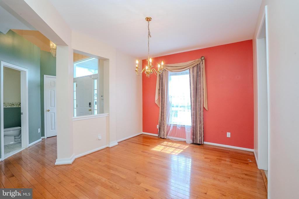 31 Hawthorn Dr - Photo 5 of 45