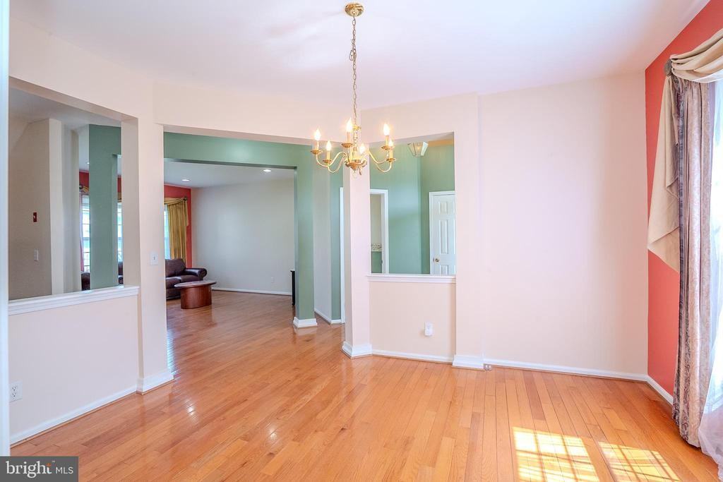 31 Hawthorn Dr - Photo 6 of 45