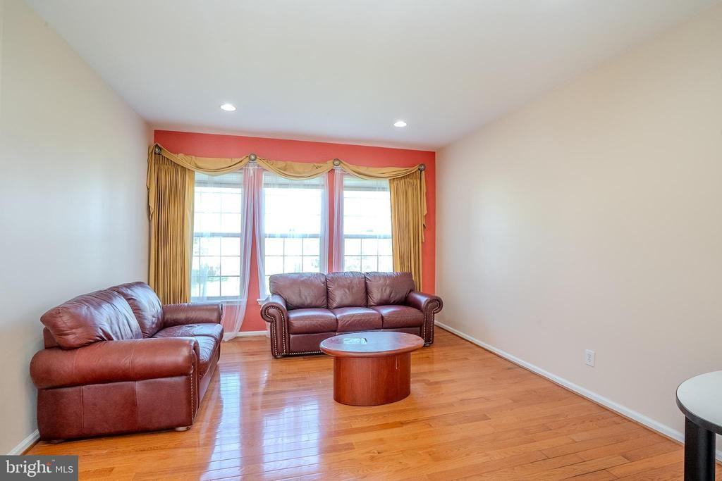 31 Hawthorn Dr - Photo 7 of 45