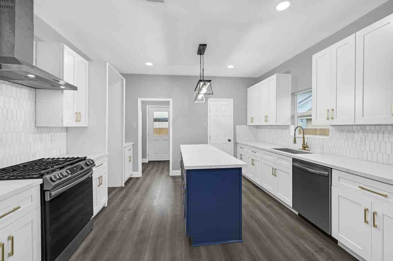 5604 Sherman St - Photo 5 of 19