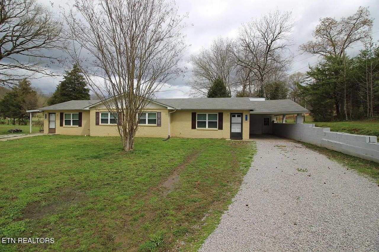 611 Laurel Bluff Rd - Photo 2 of 8
