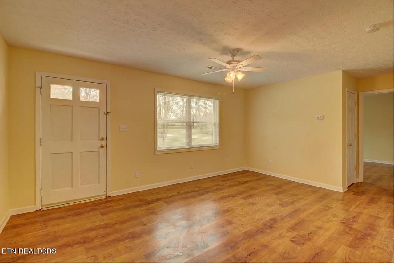611 Laurel Bluff Rd - Photo 6 of 8