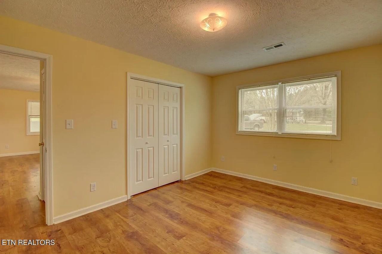611 Laurel Bluff Rd - Photo 7 of 8