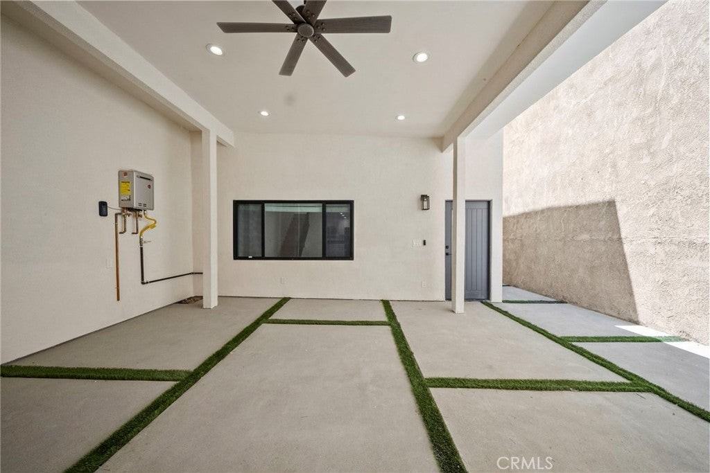 11488 Burbank Blvd - Photo 2 of 24