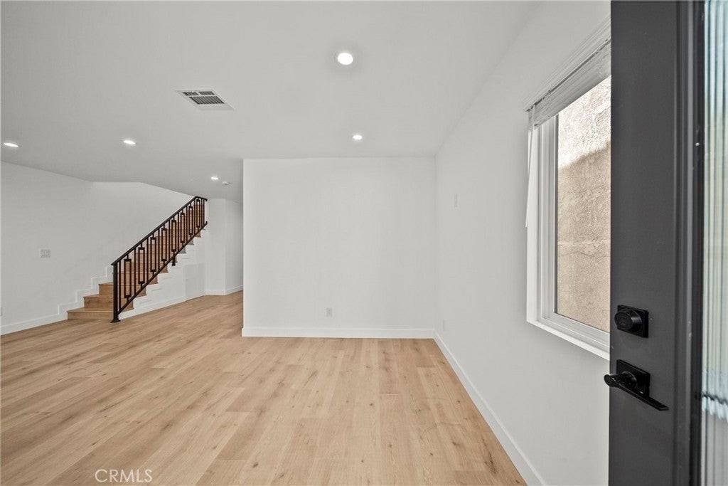 11488 Burbank Blvd - Photo 3 of 24