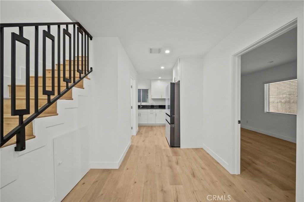 11488 Burbank Blvd - Photo 4 of 24